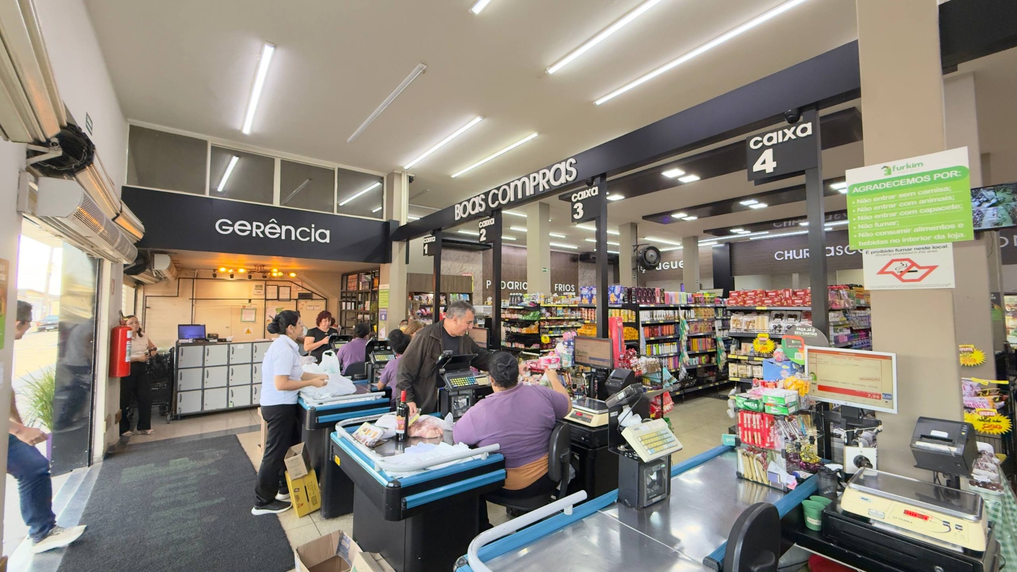 Ambiente interno do Supermercado Furkim